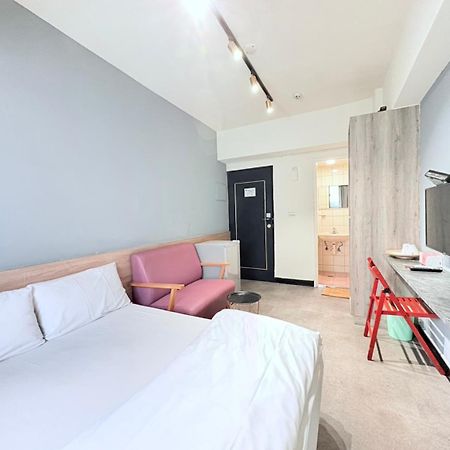 Fengjia Gift Box Homestay Taichung Exteriör bild