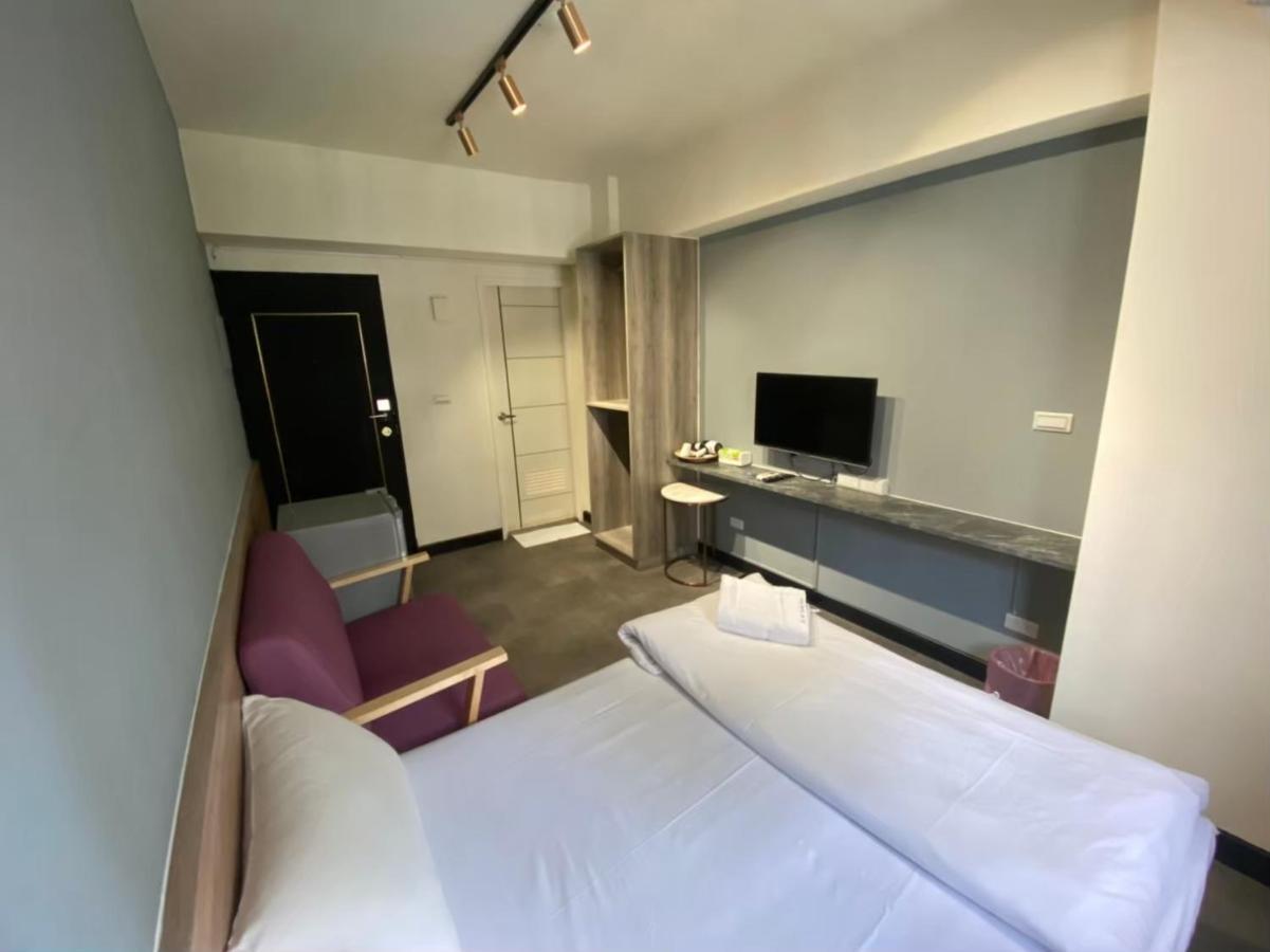 Fengjia Gift Box Homestay Taichung Exteriör bild