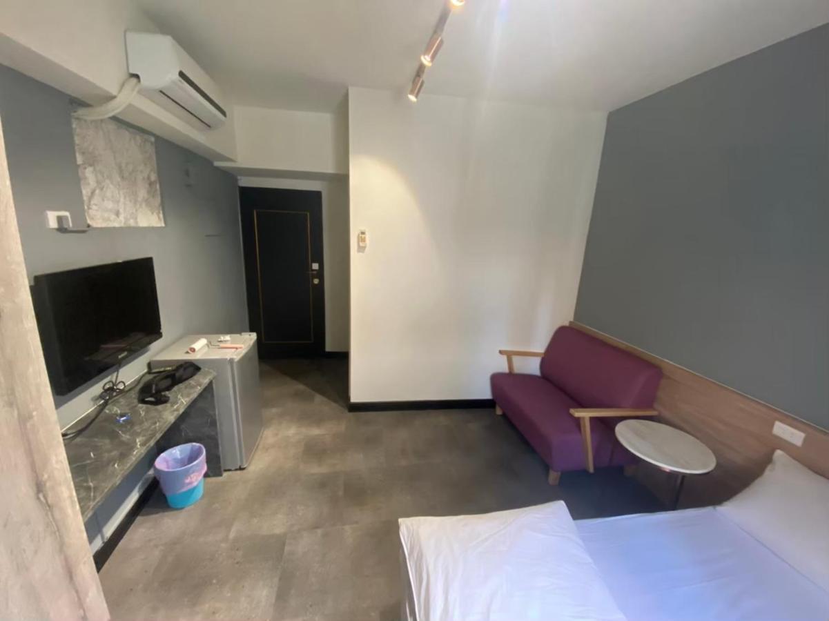 Fengjia Gift Box Homestay Taichung Exteriör bild