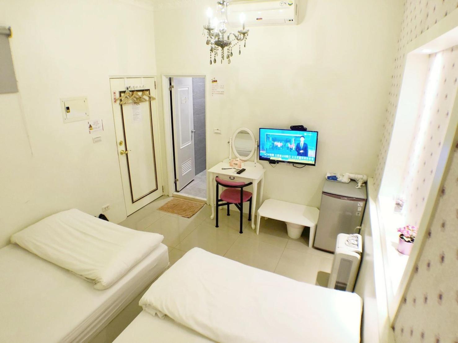 Fengjia Gift Box Homestay Taichung Exteriör bild