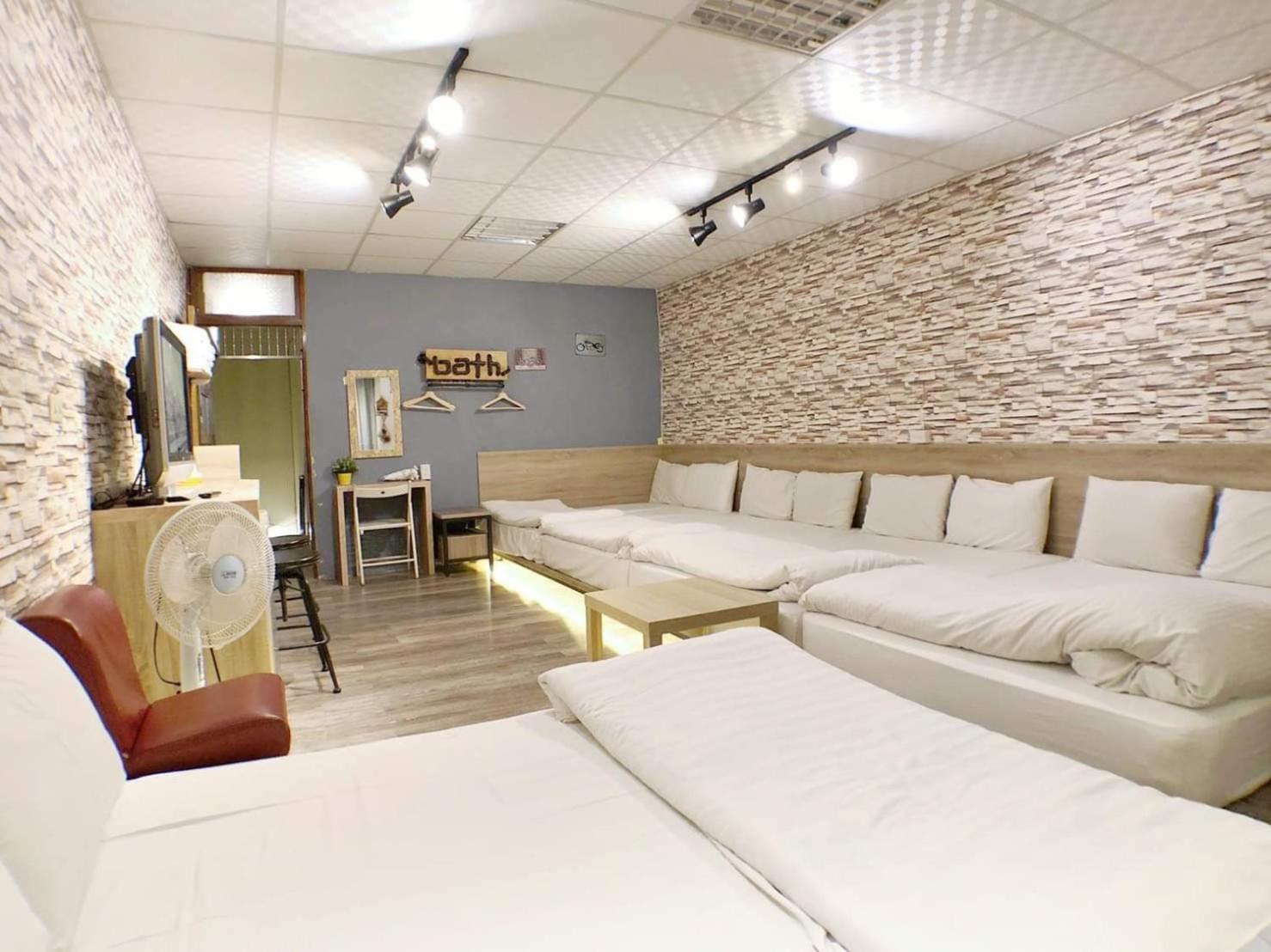 Fengjia Gift Box Homestay Taichung Exteriör bild