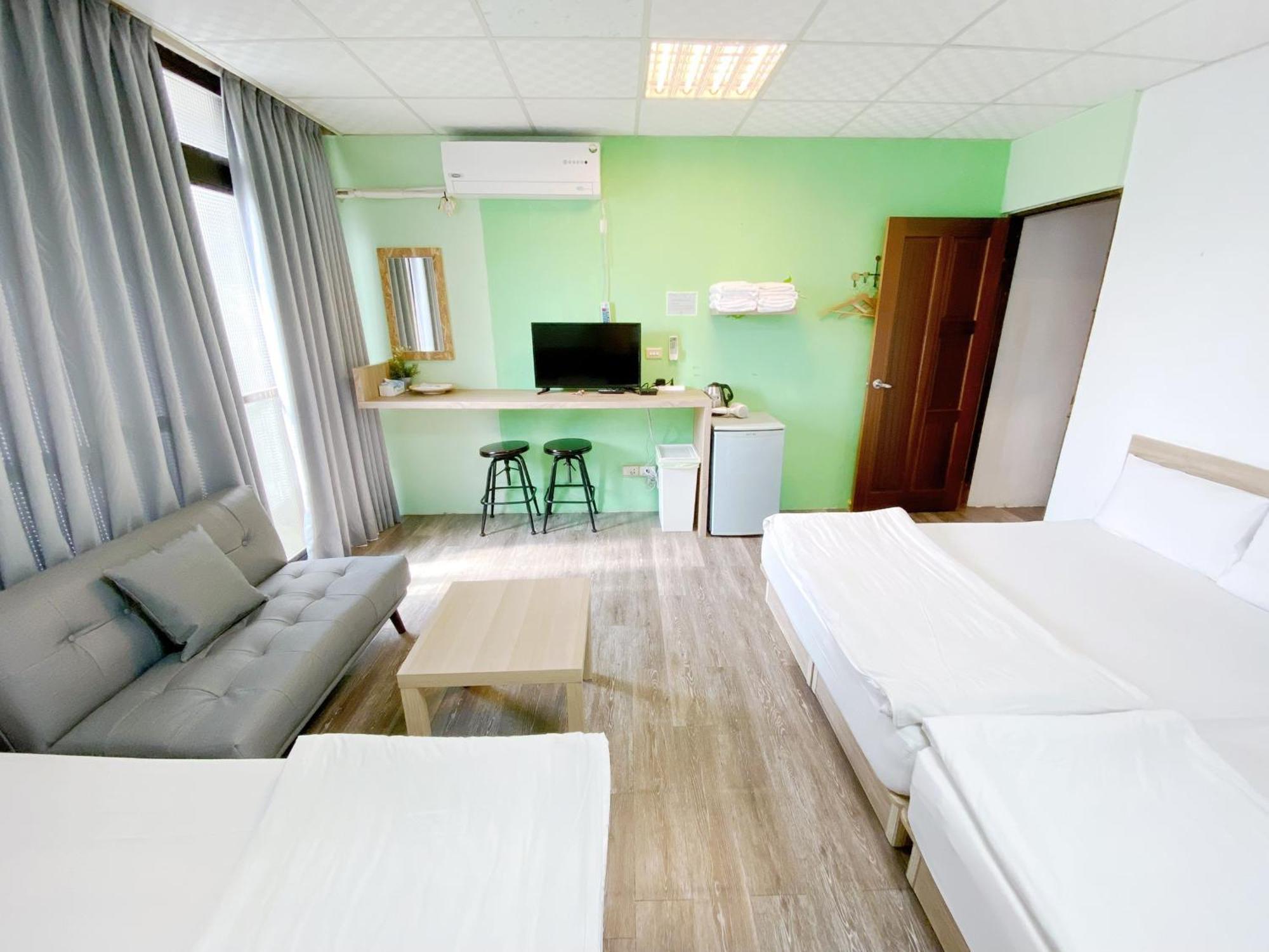 Fengjia Gift Box Homestay Taichung Exteriör bild