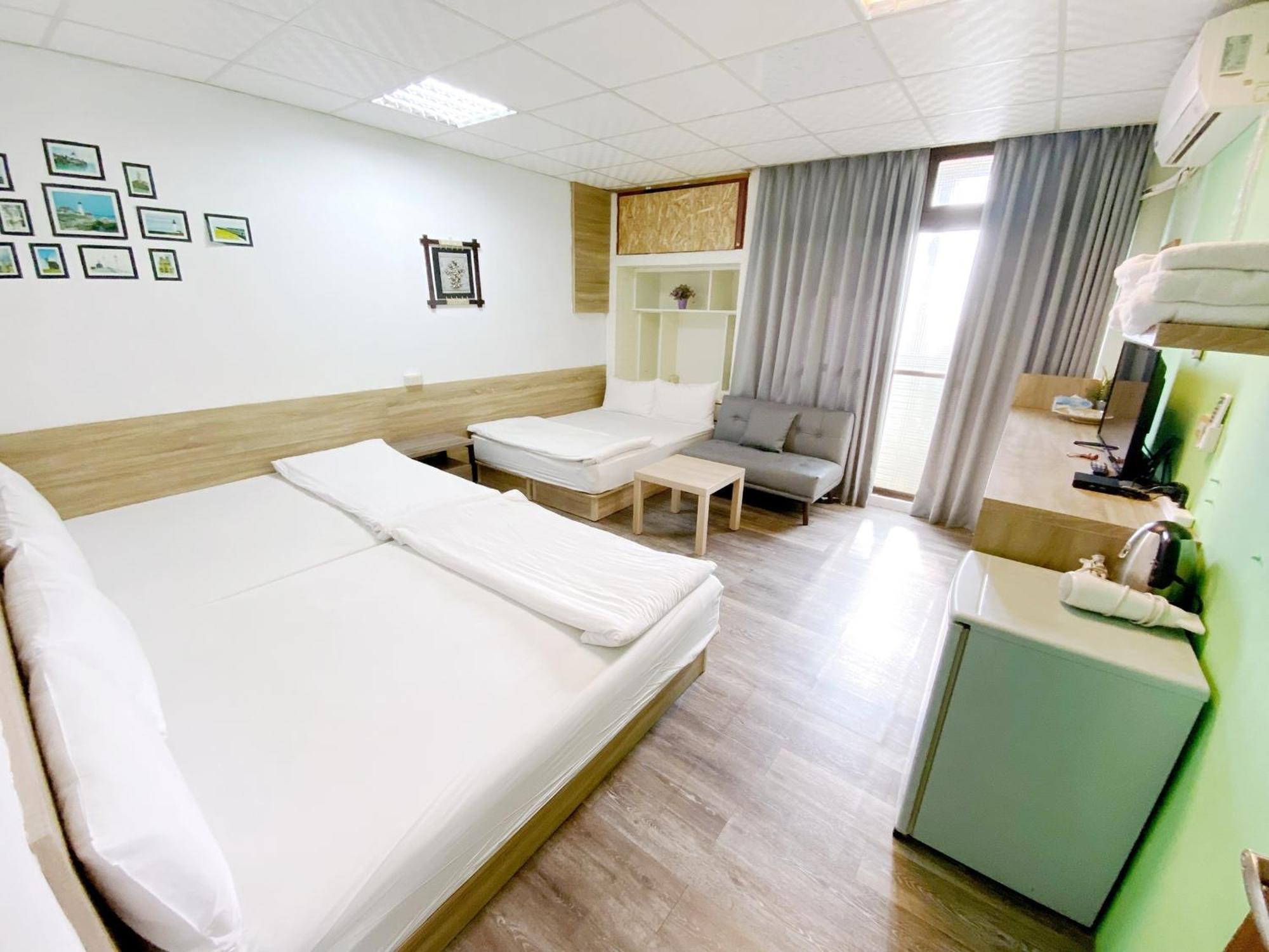 Fengjia Gift Box Homestay Taichung Exteriör bild