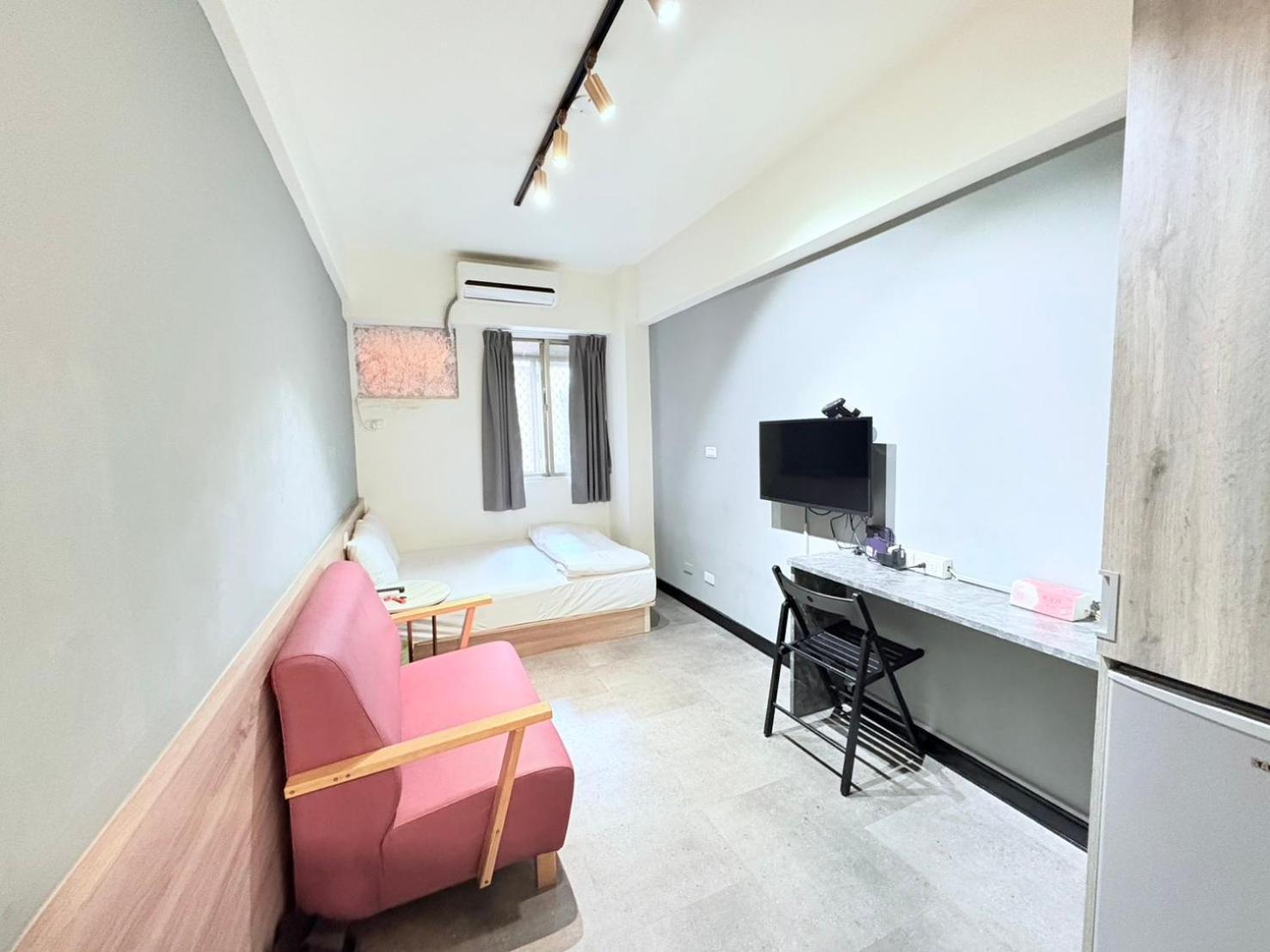 Fengjia Gift Box Homestay Taichung Exteriör bild