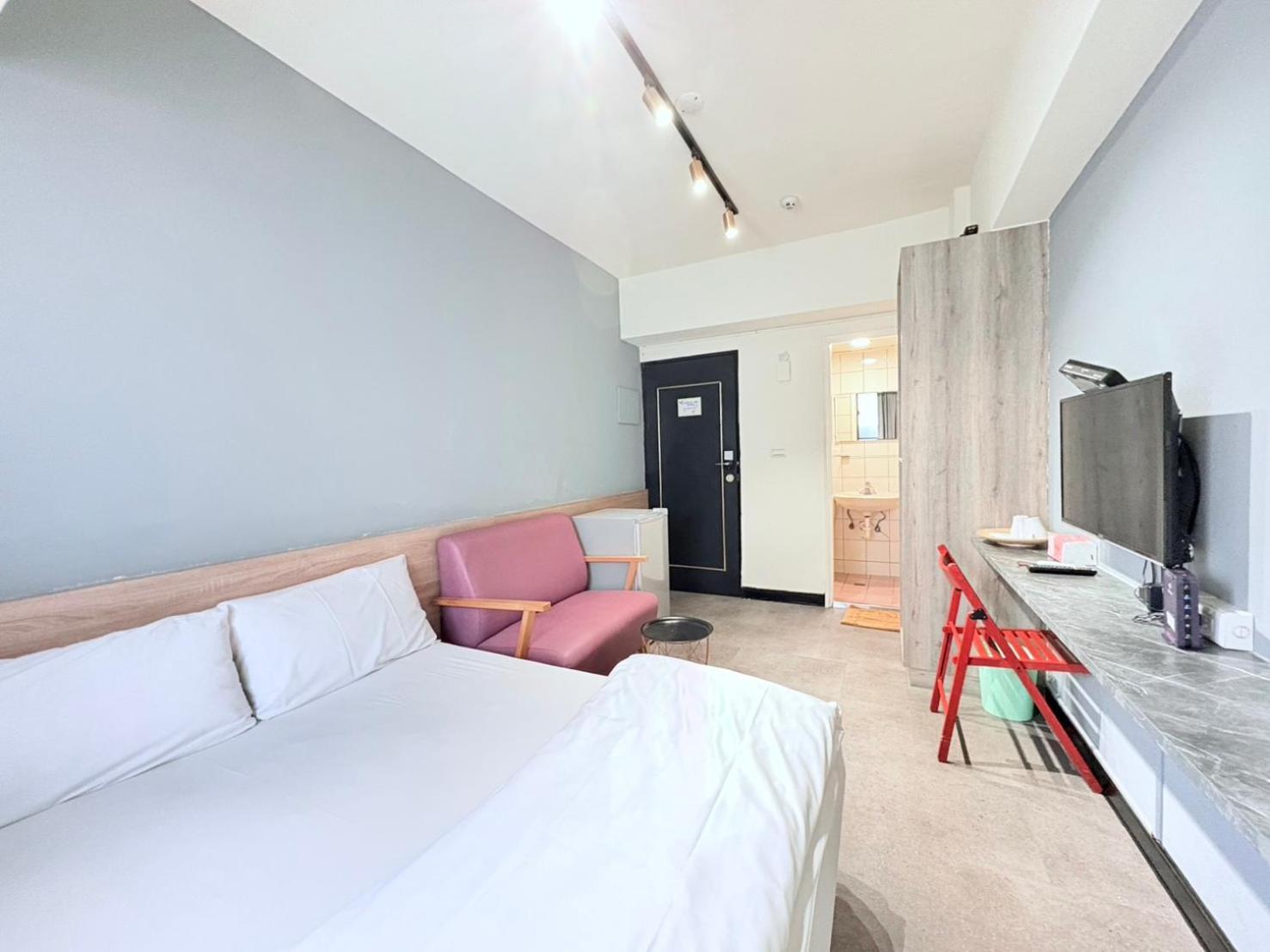 Fengjia Gift Box Homestay Taichung Exteriör bild