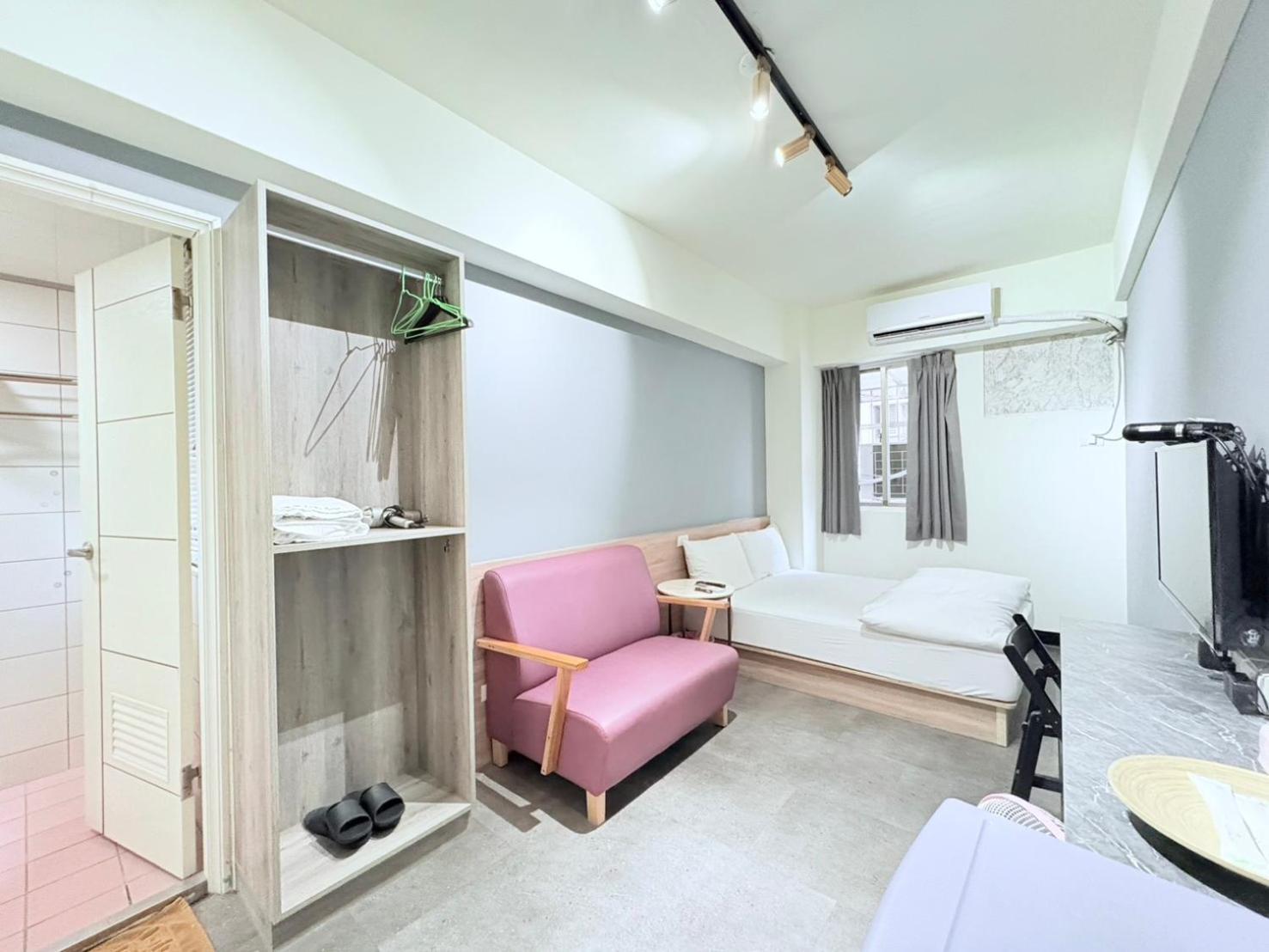 Fengjia Gift Box Homestay Taichung Exteriör bild