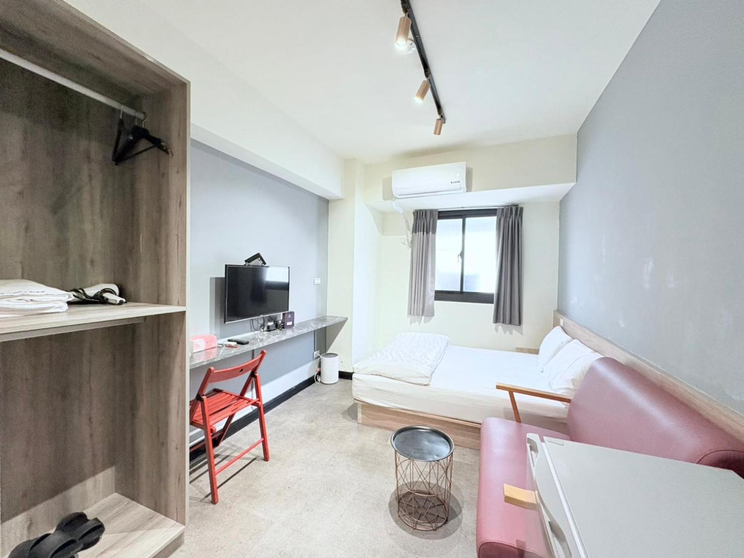 Fengjia Gift Box Homestay Taichung Exteriör bild
