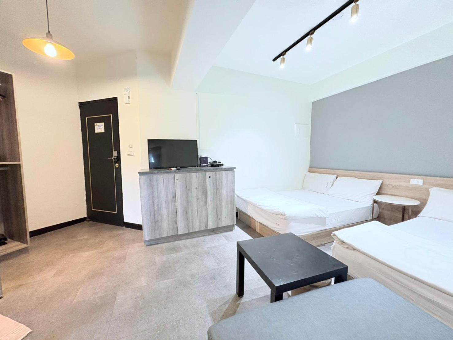 Fengjia Gift Box Homestay Taichung Exteriör bild