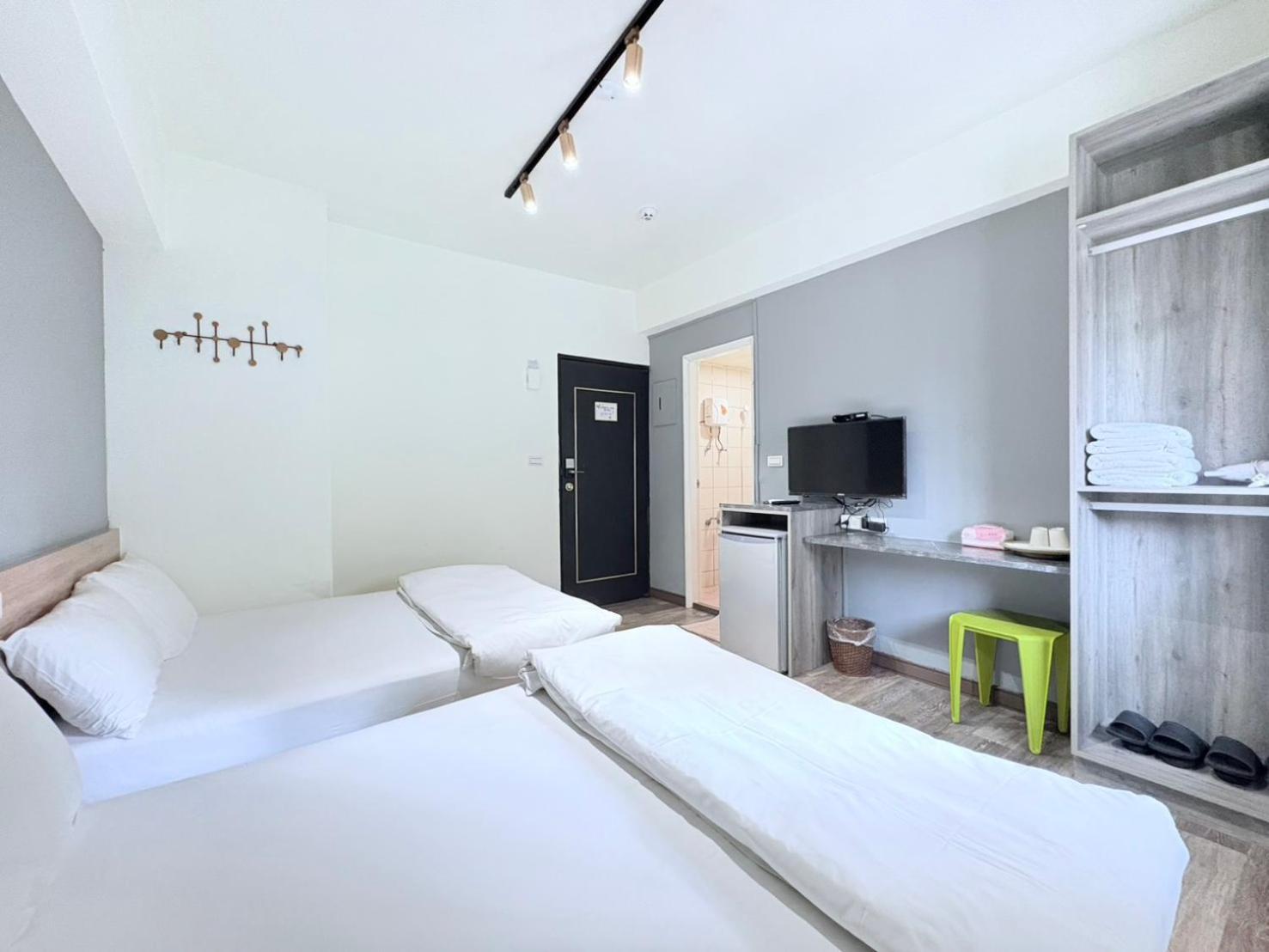 Fengjia Gift Box Homestay Taichung Exteriör bild